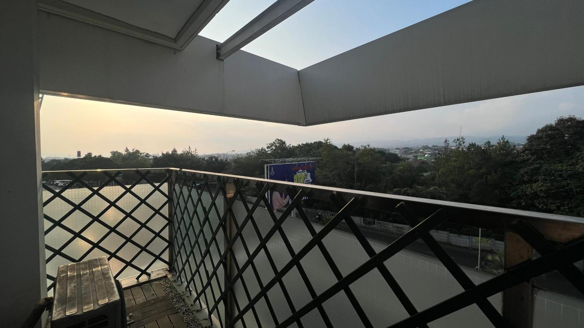 Gateway Pasteur 3br With Sunset View Apartemen